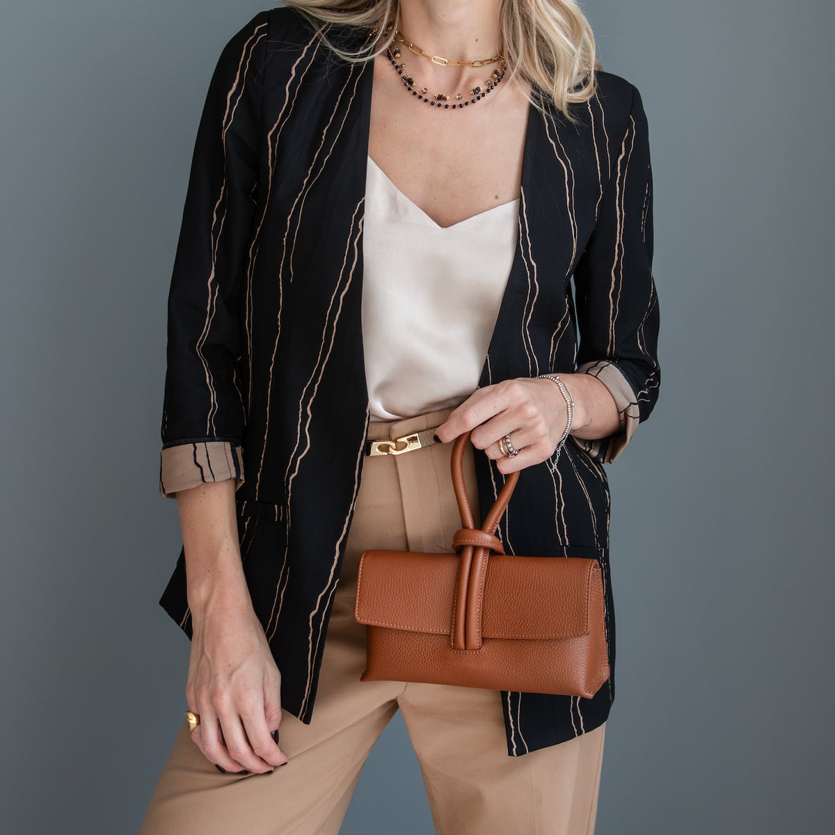 TL Bag – Clutch de piel con solapa