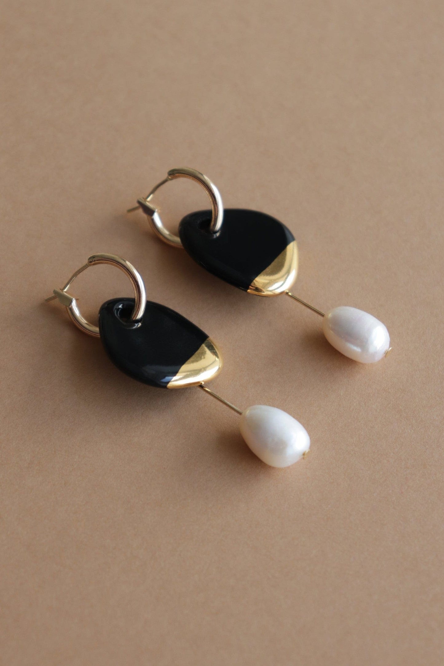 Arp Pearl And Porcelain Earrings - Black - Premium - Shop now at San Rocco Italia