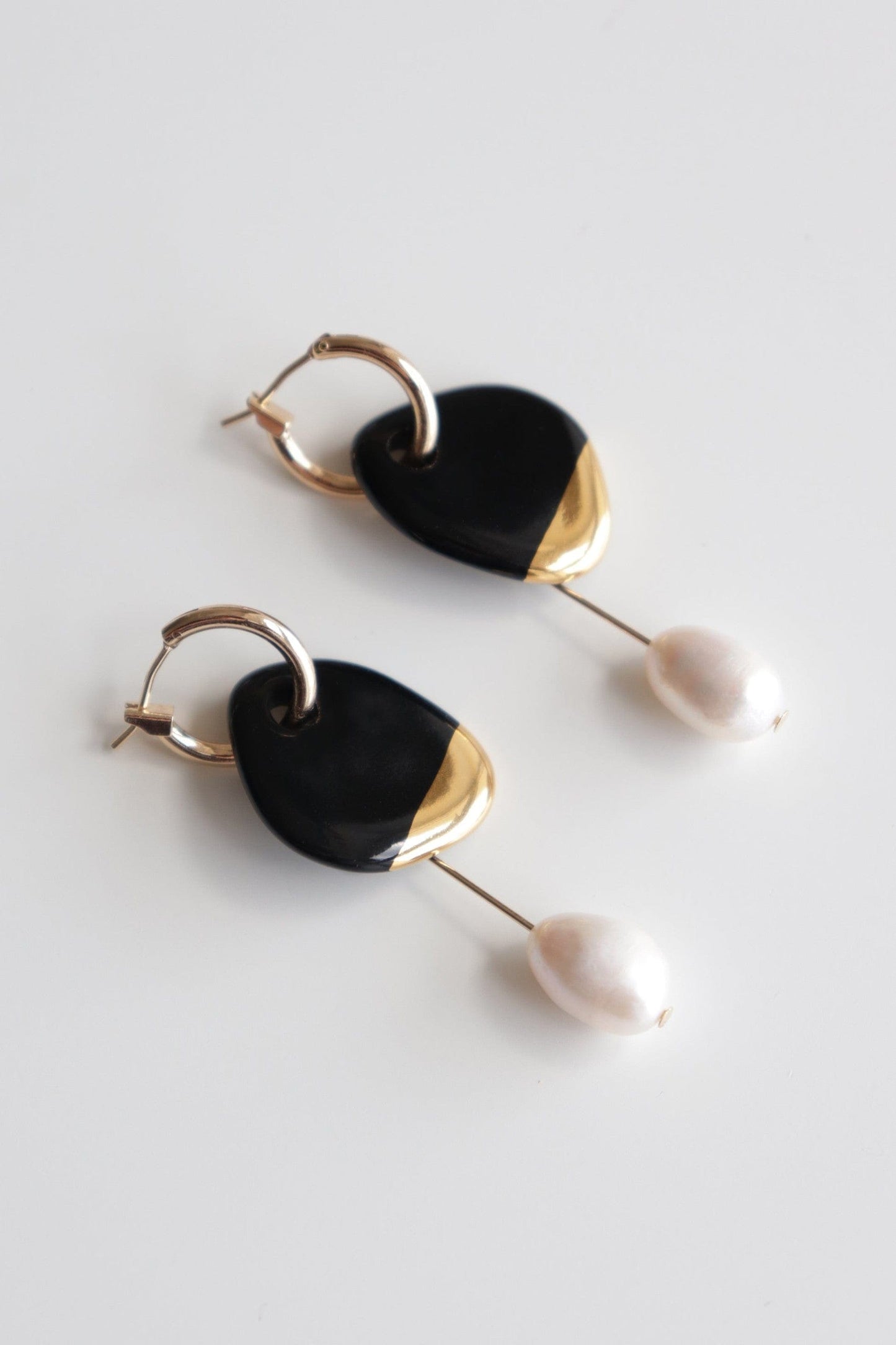 Arp Pearl And Porcelain Earrings - Black - Premium - Shop now at San Rocco Italia