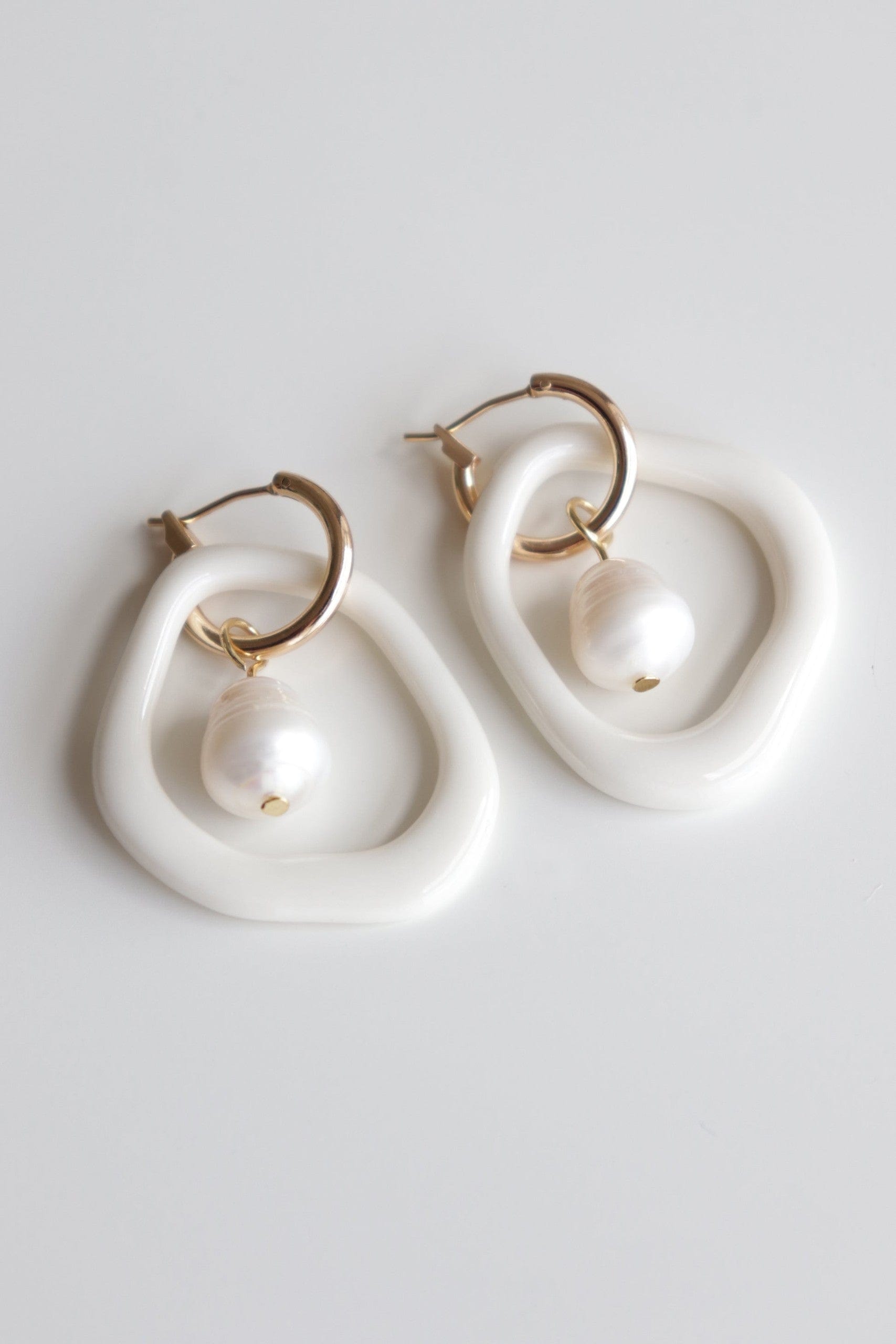 Earrings Arp Pearl and Porcelain Hoop Earrings - White San Rocco Italia