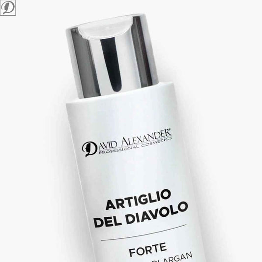 Dettaglio della bottiglia Artiglio del Diavolo Forte con etichetta bianca e marchio David Alexander