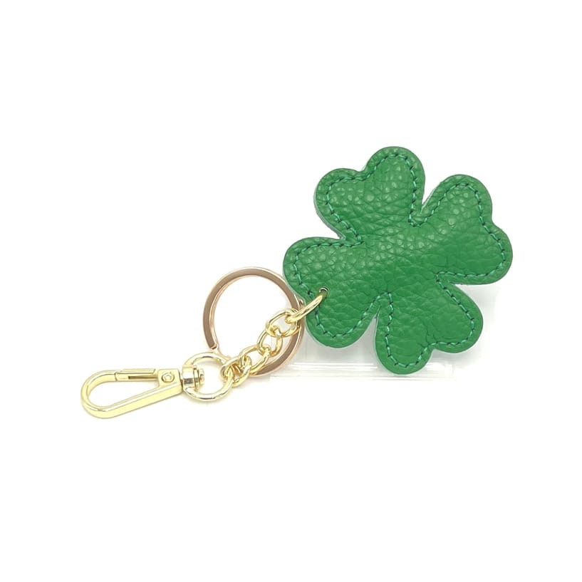 Verde Italian leather four-leaf clover keyring and bag charm with ferragens douradas
