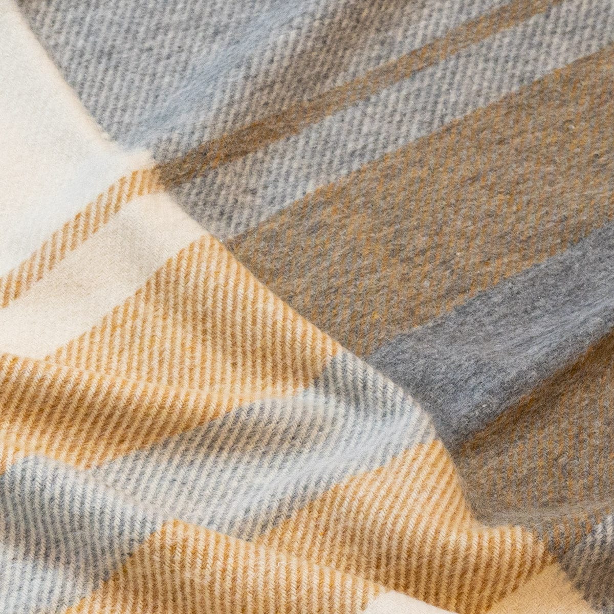 Natural Alpaca Wool Throw – Classic Tartan - Premium - Shop now at San Rocco Italia