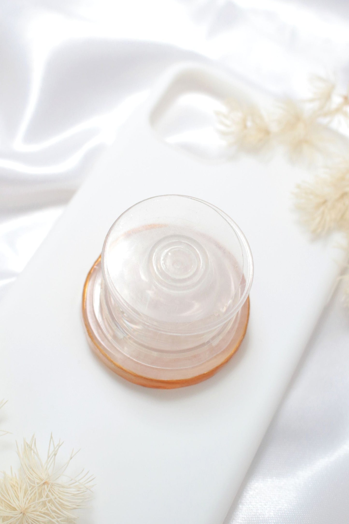 Natural Clear Quartz Phone Holder - Premium Cases & Covers - Just €39.95! Shop now at San Rocco Italia