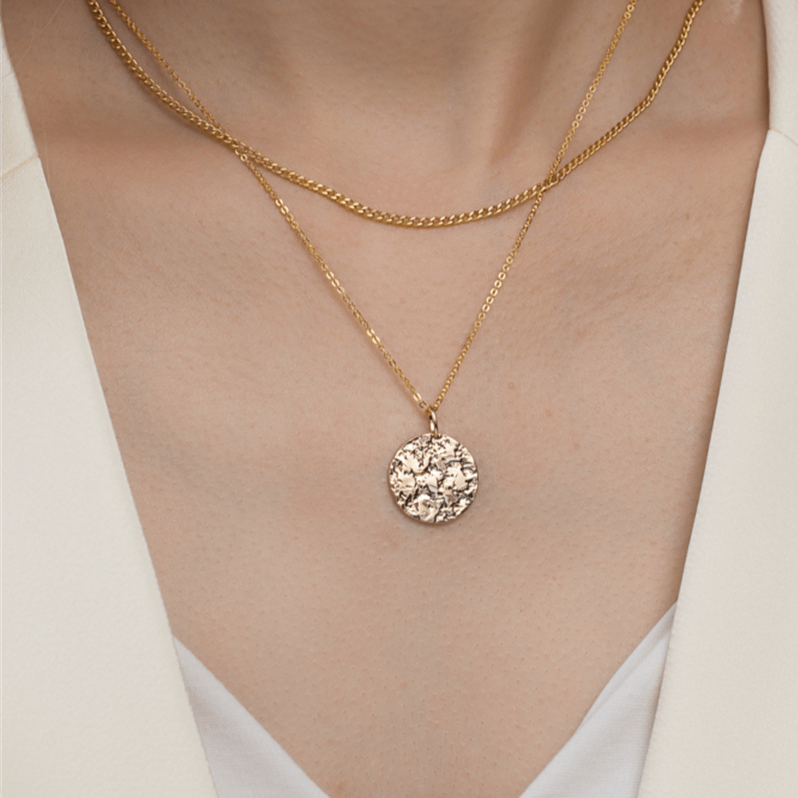 Custom Engraved Gold Necklace with Round Hammered Pendant | 14K Gold Filled - Pendant necklace - San Rocco Italia