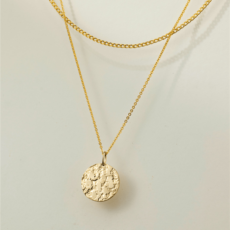 Custom Engraved Gold Necklace with Round Hammered Pendant | 14K Gold Filled - Pendant necklace - San Rocco Italia