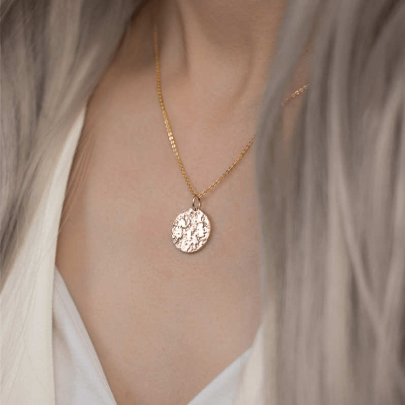 Custom Engraved Gold Necklace with Round Hammered Pendant | 14K Gold Filled - Pendant necklace - San Rocco Italia