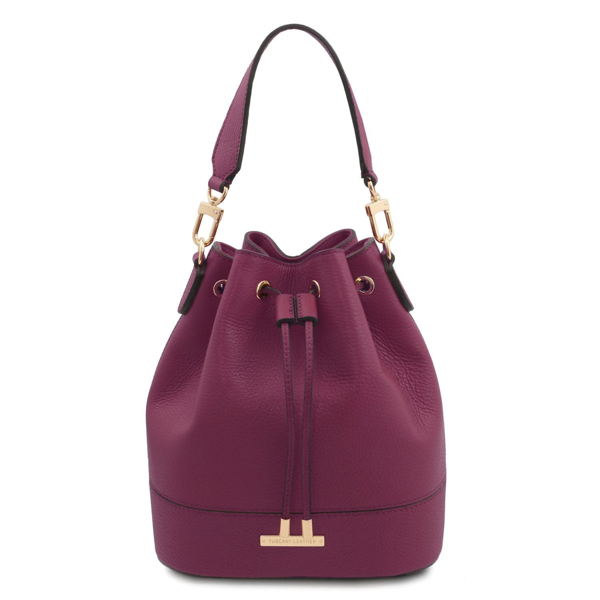 TL Bag – bolso bucket de piel | TL142146 en piel burdeos granulada con cierre de cordón y correa de hombro desmontable sobre fondo blanco