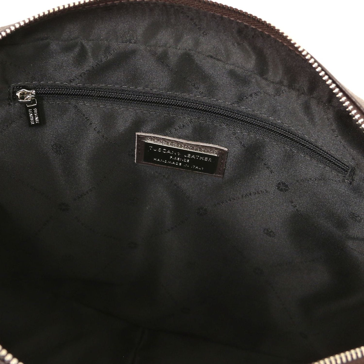 Interior of Treviso serviette pour ordinateur en cuir with a poche zippée and a brand label on the lining