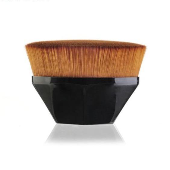 Petal-Shaped Flawless Skin Foundation Brush - Premium Beauty Product - Just €11.95! Shop now at San Rocco Italia