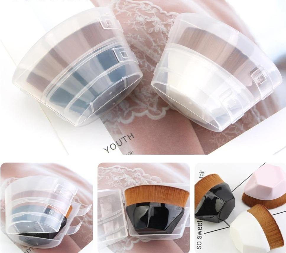 Petal-Shaped Flawless Skin Foundation Brush - Premium Beauty Product - Just €11.95! Shop now at San Rocco Italia