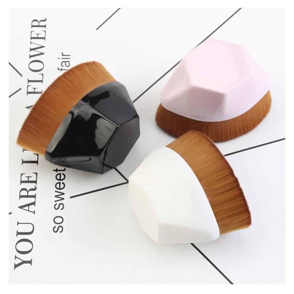 Petal-Shaped Flawless Skin Foundation Brush - Premium Beauty Product - Just €11.95! Shop now at San Rocco Italia