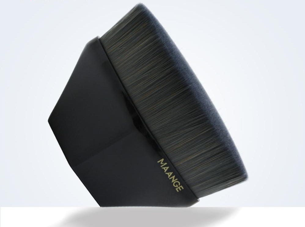 Petal-Shaped Flawless Skin Foundation Brush - Premium Beauty Product - Just €11.95! Shop now at San Rocco Italia