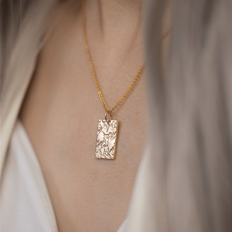 Custom Engraved Gold Necklace with Hammered Pendant | 14K Gold Filled - - San Rocco Italia