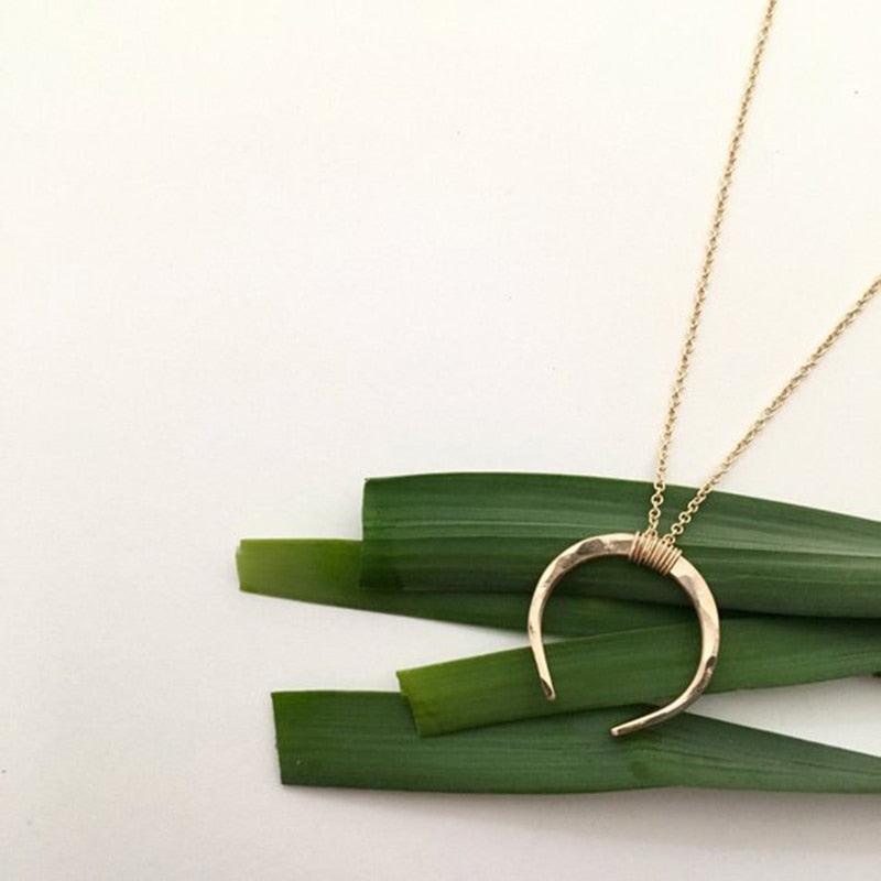 Handmade Hammered Moon Necklace | 14K Gold Filled/925 Silver Pendant - Premium Jewelry - Just €40.95! Shop now at San Rocco Italia