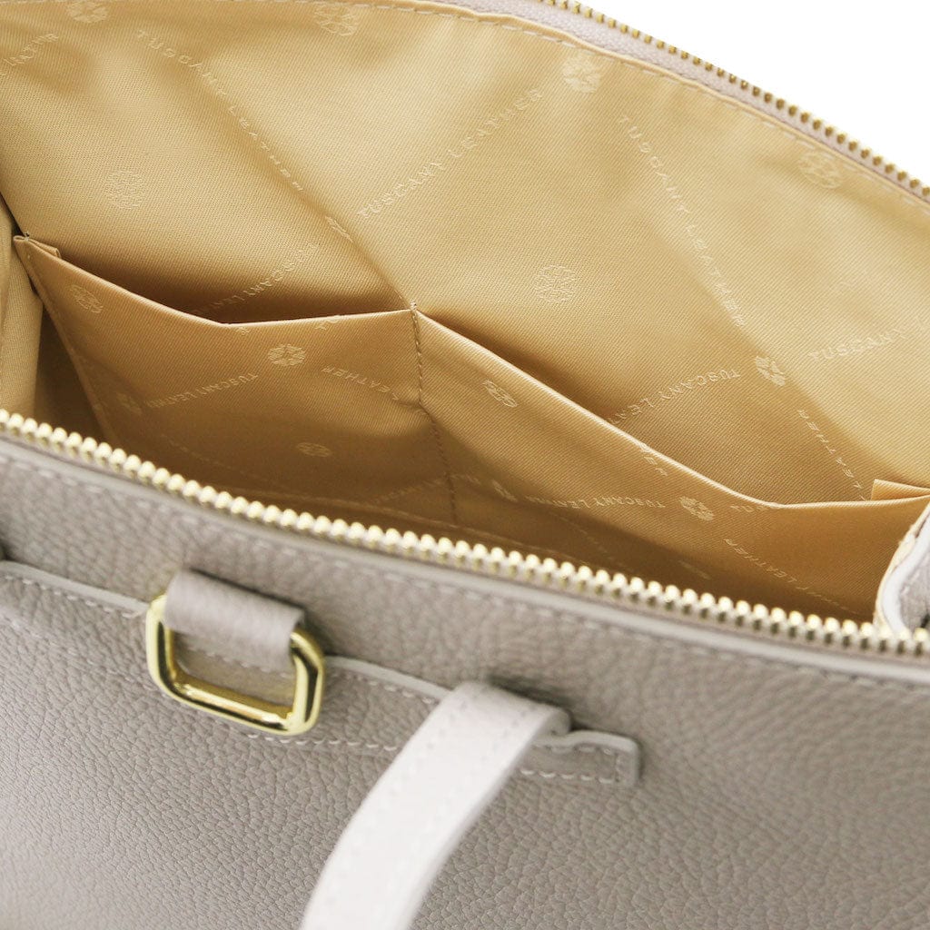 TL Bag - Damen-Lederrucksack, wandelbar zur 2-in-1-Rucksack-/Schultertasche | TL142211 - Premium-Lederrucksäcke für Damen - Jetzt bei San Rocco Italia entdecken