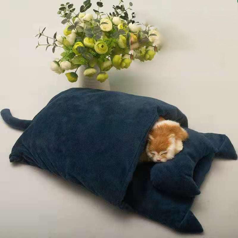 Cosy Winter Cat Bed with Pillow - Premium Pet products - Just €36.95! Shop now at San Rocco Italia