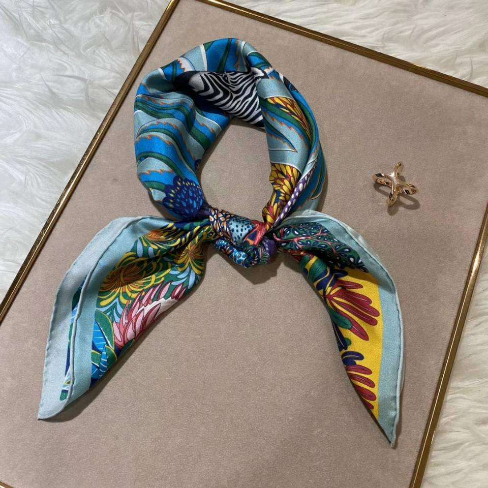 100% Silk Wild Animal Print Scarves - 70x70 cm - Premium Scarf - Just €38.95! Shop now at San Rocco Italia