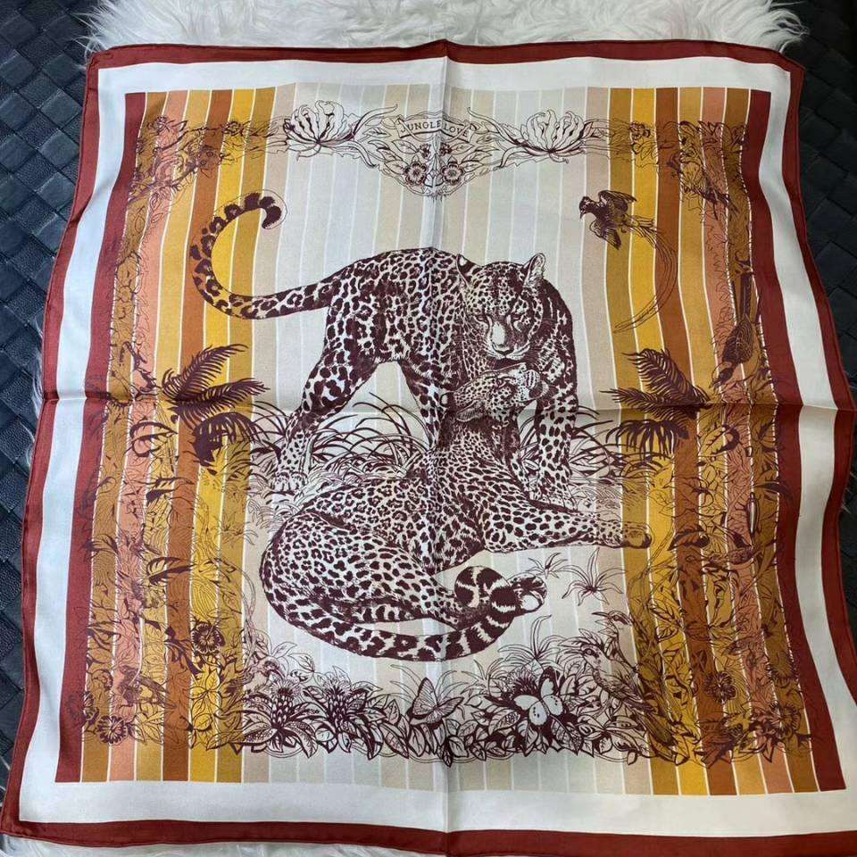 100% Silk Wild Animal Print Scarves - 70x70 cm - Premium Scarf - Just €38.95! Shop now at San Rocco Italia