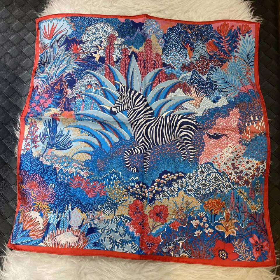 100% Silk Wild Animal Print Scarves - 70x70 cm - Premium Scarf - Just €38.95! Shop now at San Rocco Italia