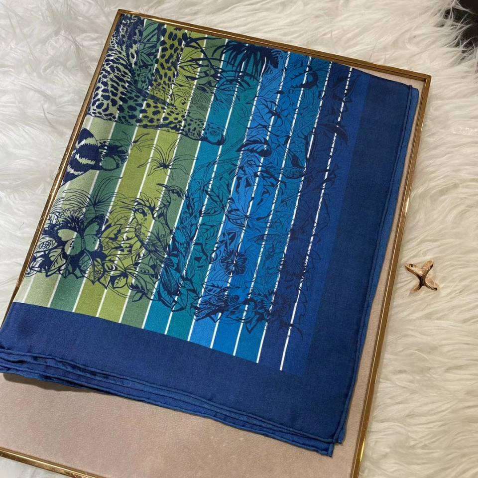 100% Silk Wild Animal Print Scarves - 70x70 cm - Premium Scarf - Just €38.95! Shop now at San Rocco Italia