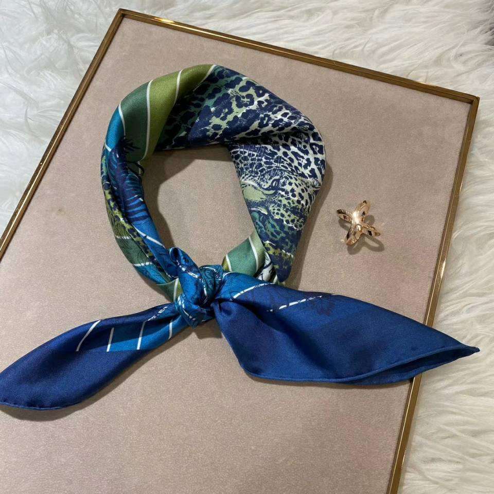 100% Silk Wild Animal Print Scarves - 70x70 cm - Premium Scarf - Just €38.95! Shop now at San Rocco Italia