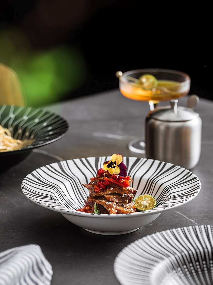 Black and White Geometric Ceramic Dessert/Salad and Dinner Plates | 21 cm and 27.5 cm - Premium Tableware - Just €34.95! Shop now at San Rocco Italia