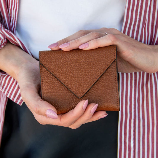 Elegant Italian Leather Wallets and Bags for Women