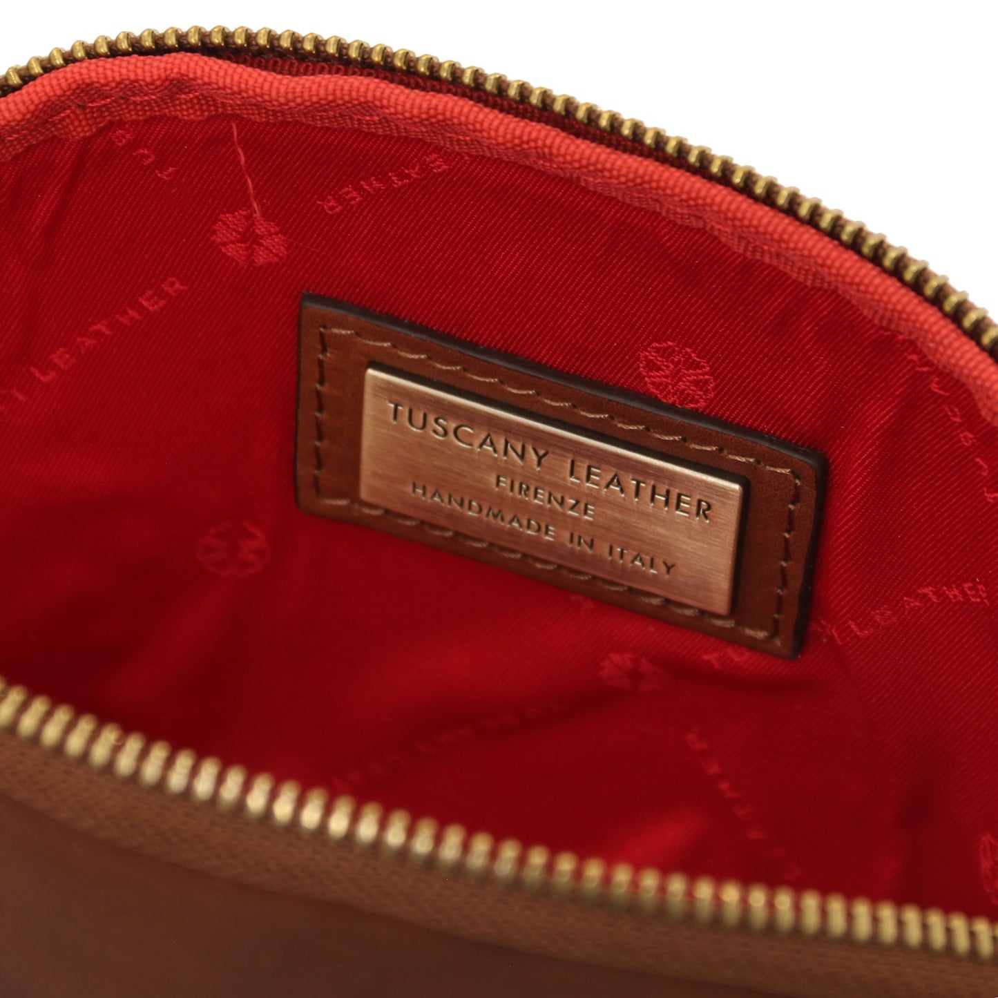 Vera - Vegetable-tanned leather toiletry case | TL142570