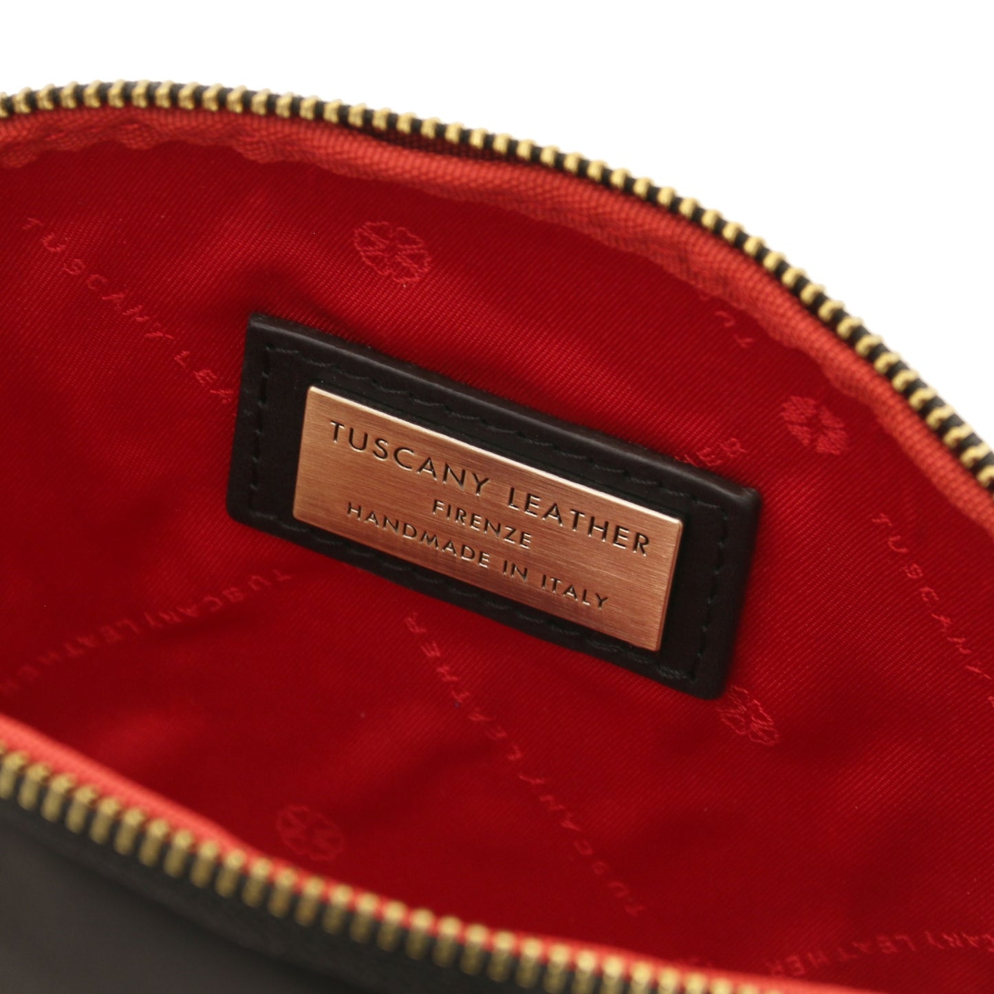 Vera - Vegetable-tanned leather toiletry case | TL142570