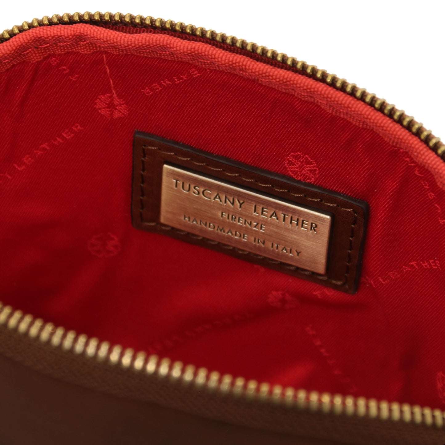 Vera - Vegetable-tanned leather toiletry case | TL142570