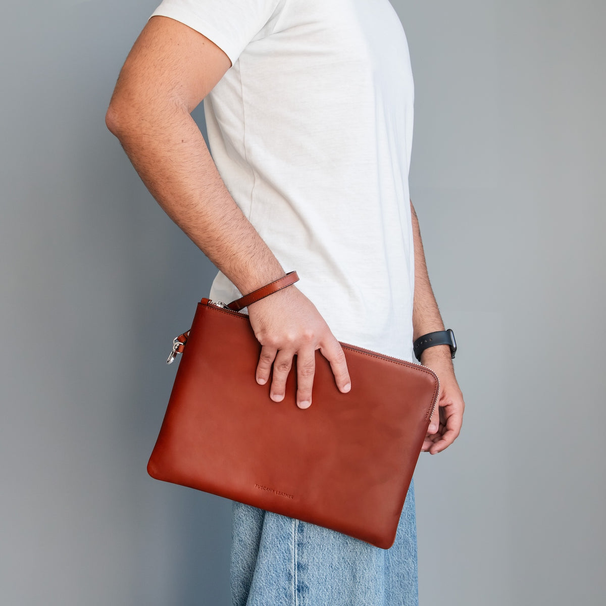 Giulio - Maxi leather clutch with handle - TL142638
