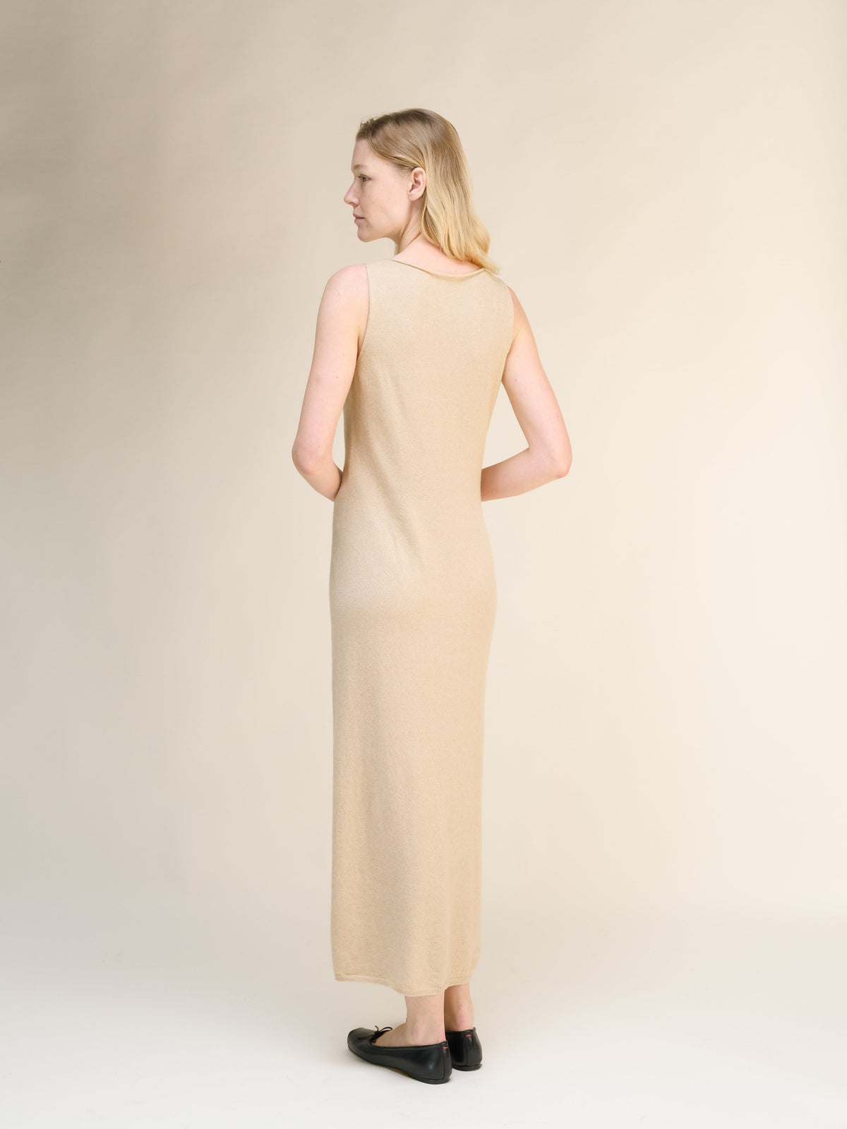 Vestido sin mangas de cuello barco en mezcla de cachemira (tejido 3D)