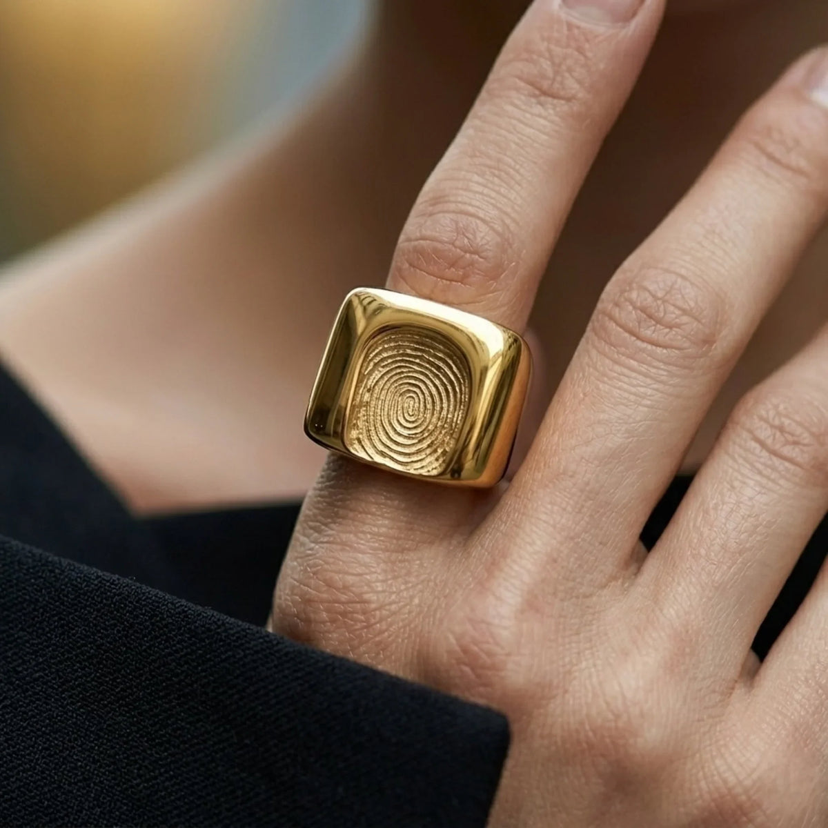 Anello con impronta digitale