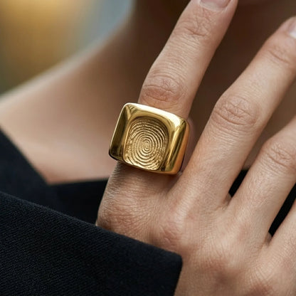 Anello con impronta digitale