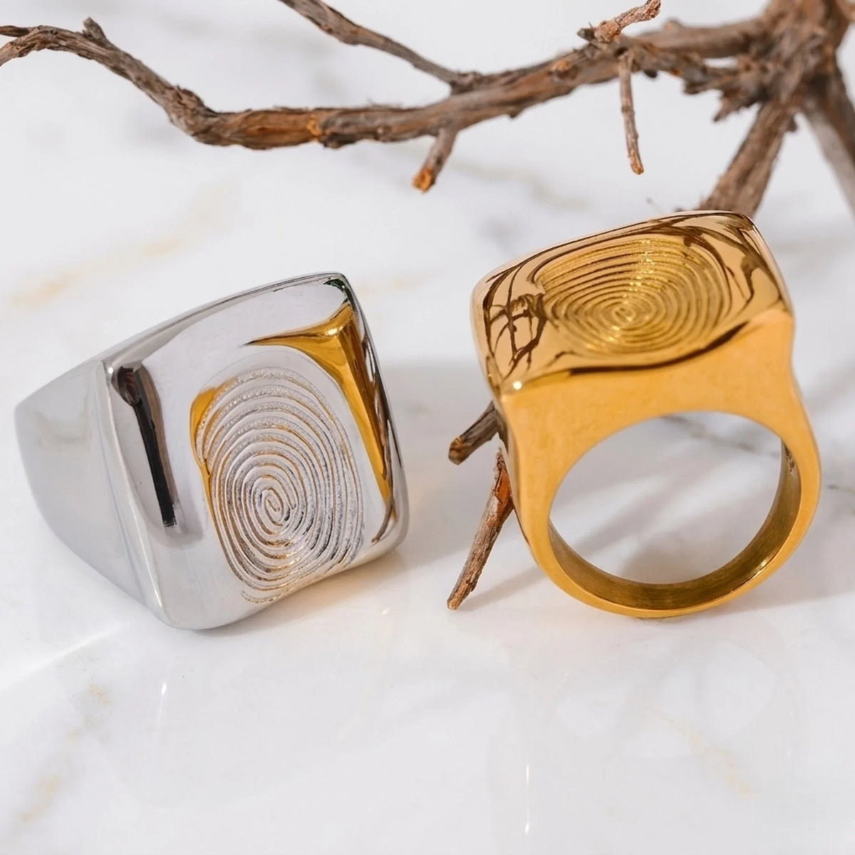 Anello con impronta digitale