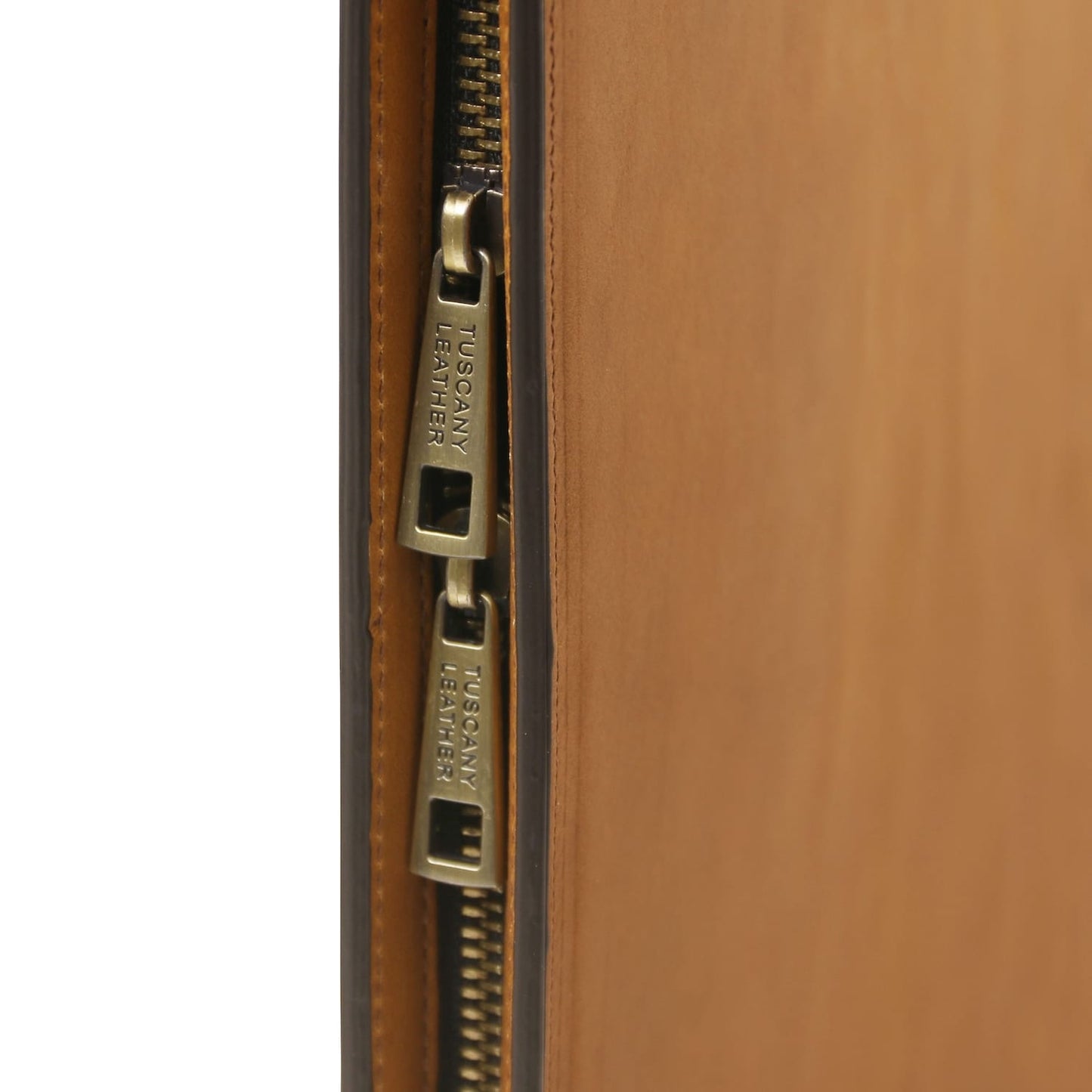 Cesare - Leather document case with handle and ring binder | TL142554