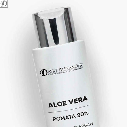Bottiglia di crema Aloe Vera 80% con tappo argento vista dall'angolazione