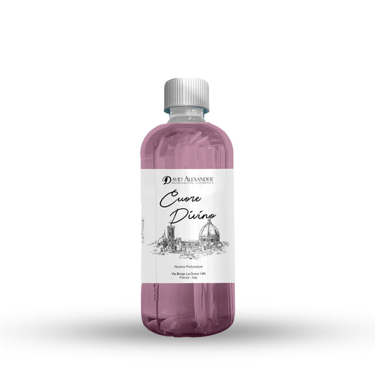 Cuore Divino scented refill bottle 500 ml with illustrated label and pink liquid