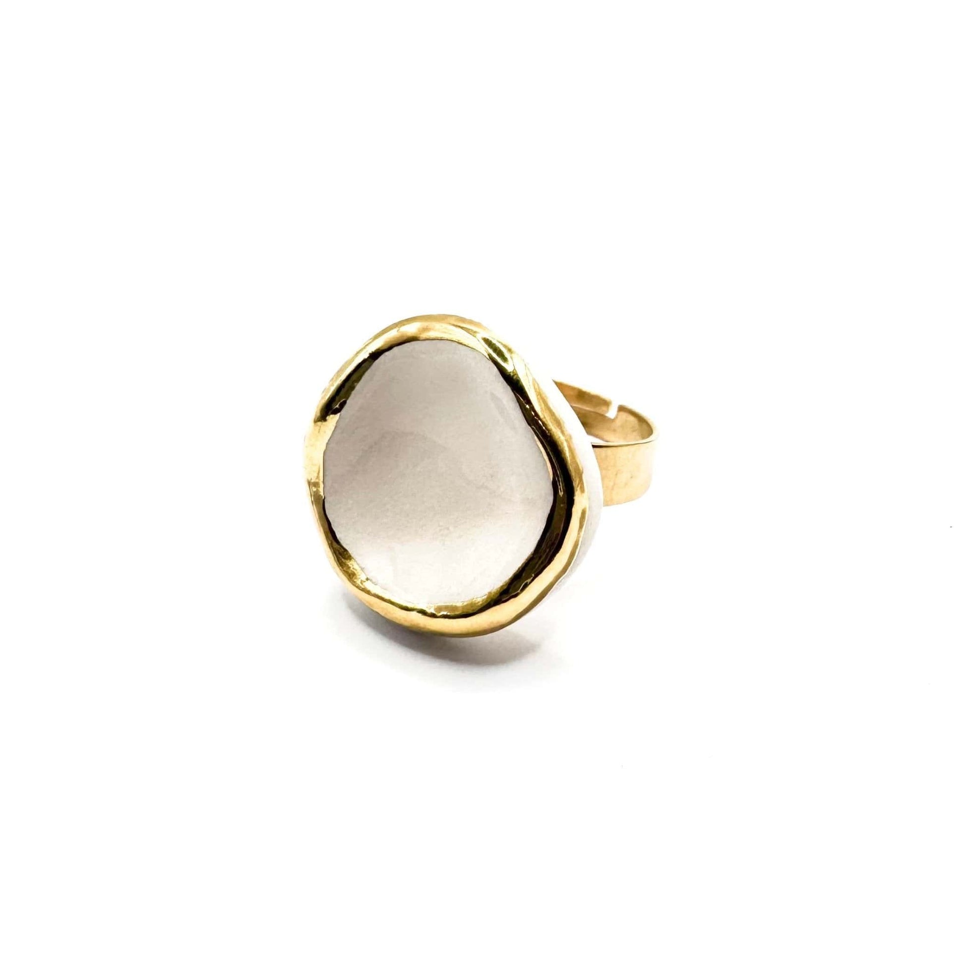 Leda ring displayed from the side showing a white ceramic center with irregular gold edge
