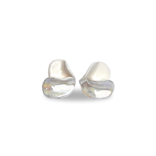 Petali pearl-white ceramic stud earrings with irregular shapes on a white background