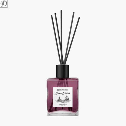 Profumatore ambiente Cuore Divino in vetro viola con tappo nero e bastoncini neri
