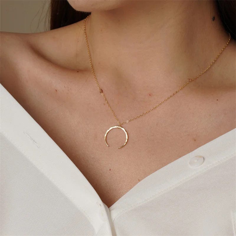Handmade Hammered Moon Necklace | 14K Gold Filled/925 Silver Pendant - Premium Jewelry - Shop now at San Rocco Italia