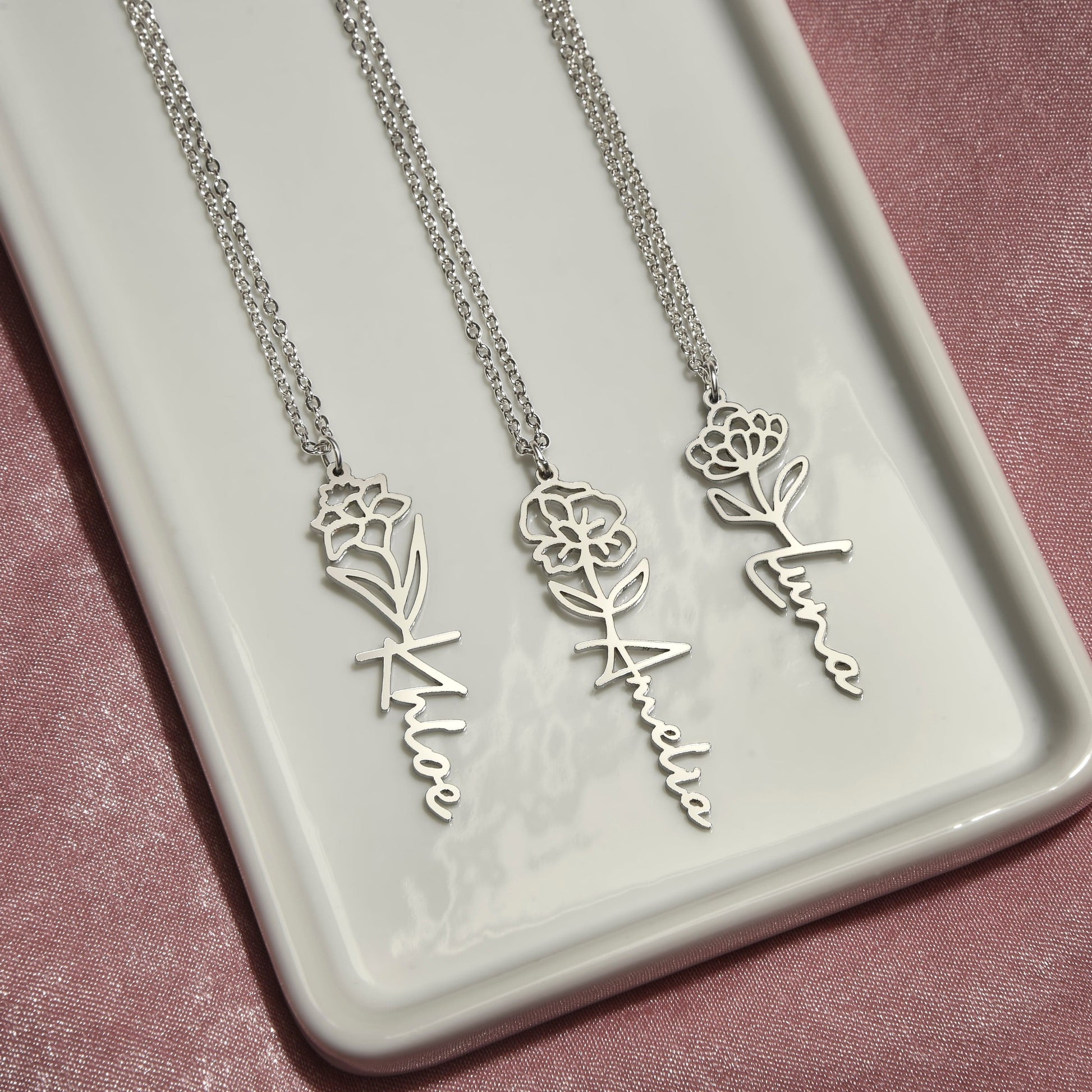 Personalized Birth Flower Name Necklace - Premium Jewelry - Shop now at San Rocco Italia