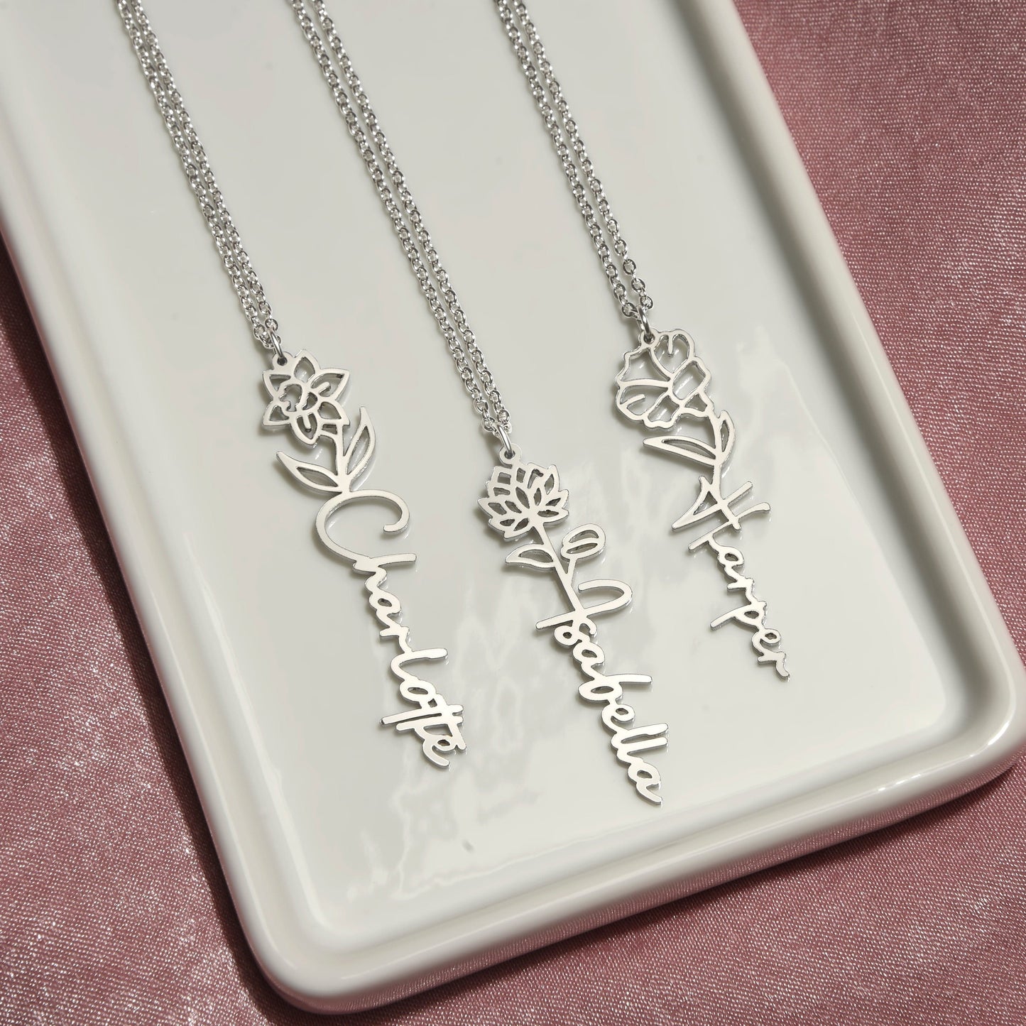 Personalized Birth Flower Name Necklace - Premium Jewelry - Just €32.26! Shop now at San Rocco Italia