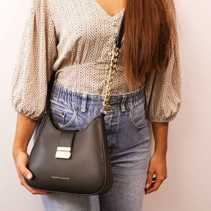 Calipso - Leather shoulder bag with leather and chain strap  | TL142254 - Premium Leather handbags - Just €97.60! Shop now at San Rocco Italia