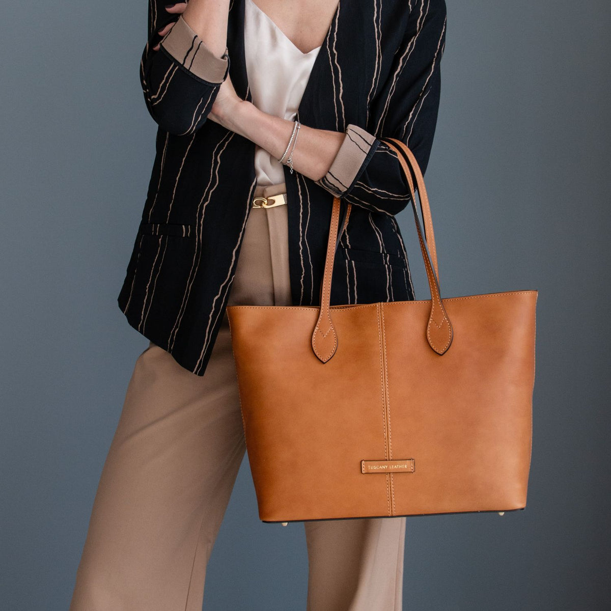 Essenza – Borsa tote in pelle con manici lunghi