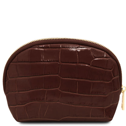 Vera - Croc print leather toiletry case | TL142514 in dark brown embossed leather with semi-rigid structure and gold-tone zip closure sobre fundo branco