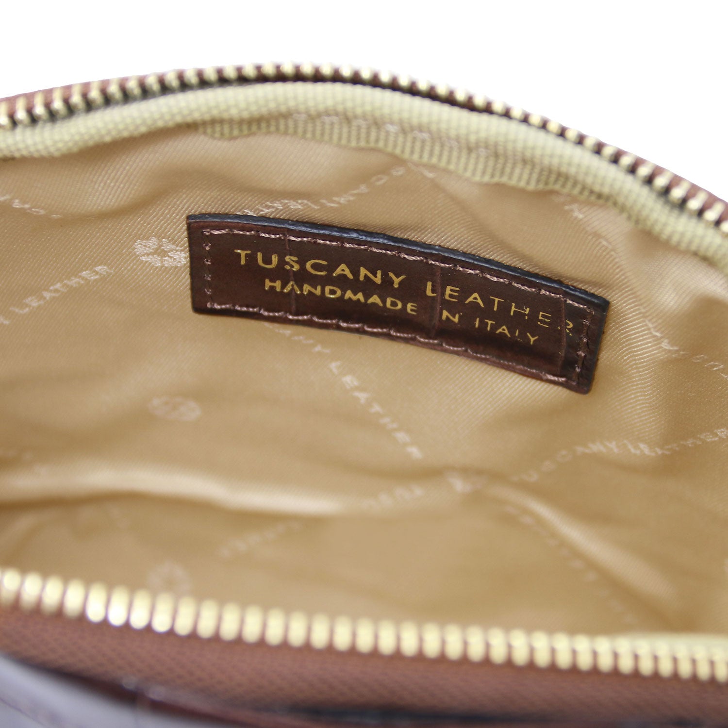 Vera - Croc print leather toiletry case | TL142514 in dark brown with ferragens douradas and beige polyester lining shown open sobre fundo branco