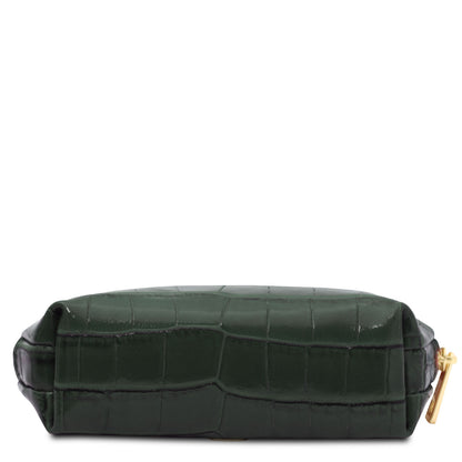 Vera - Croc print leather toiletry case | TL142514 in dark green embossed leather with gold-tone zipper sobre fundo branco.